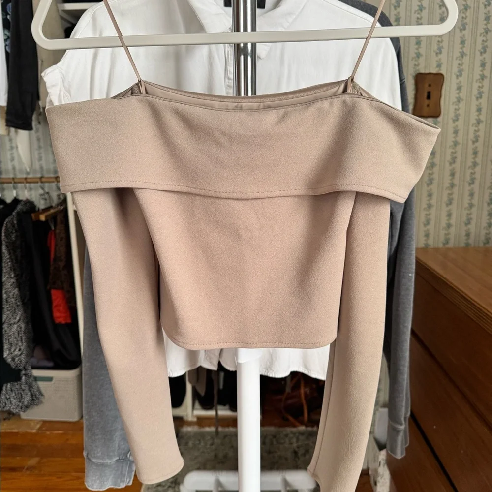 A&F Off-Shoulder Top - Picture 2 of 12